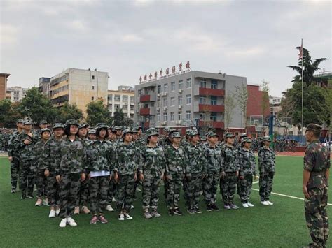 洛阳市第五十九中学成功举行2018级高一新生军训会操比赛_袁林