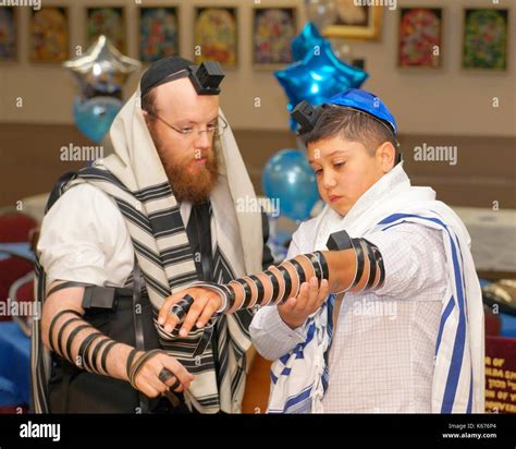 Bar mitzvah hi-res stock photography and images - Alamy