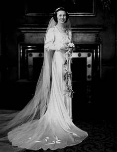 Wedding Dresses 1930s by 100 Years Of The Most Popular Wedding Dress Styles Wedding Dresses 1930s