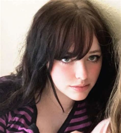 Pin by Lericasilva on Dc | Emo hair, Side bang haircuts, Long hair with ...