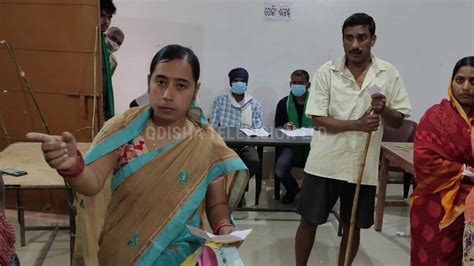 Viral Video: ZP Candidate Rigs Polling Booth In Presence Of Police In ...