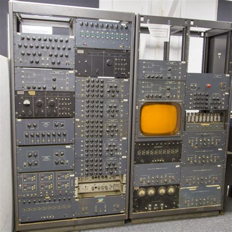 Old Machine Computer 的图像结果