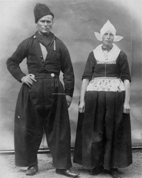 Dutch Traditional Clothing Dutch Family Wearing Traditional Clothing