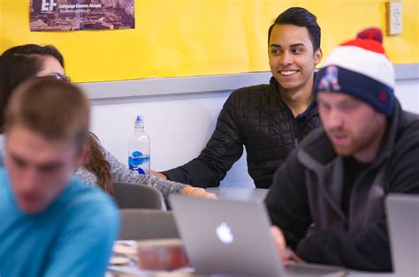Political Science Class Room 的图像结果