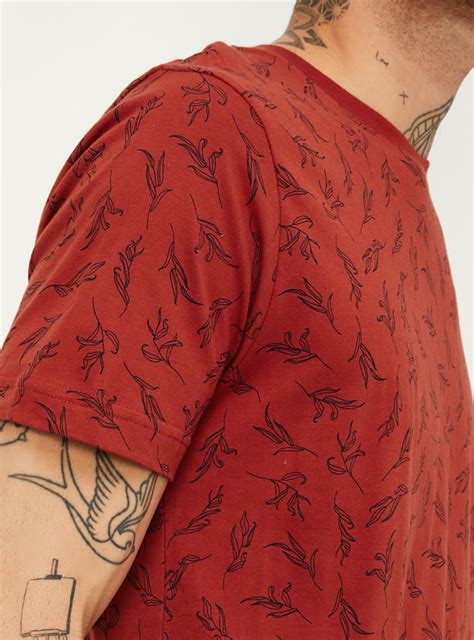 Buy Men Slim Fit Printed T-shirt Online at just Rs. 399.0 ...