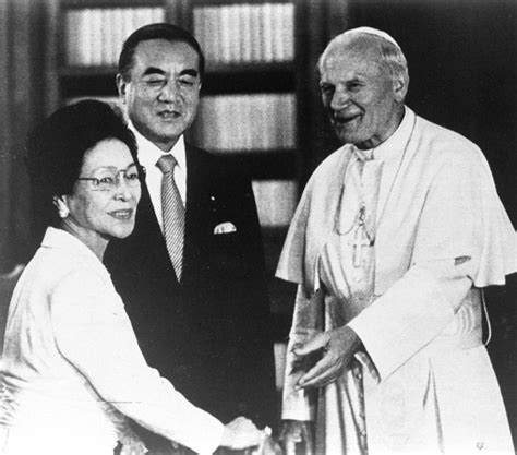 ローマ法王ヨハネ・パウロ2世を表敬訪問した中曽根康弘首相夫妻＝1985年7月17日、バチカン市国・バチカン…：日本のファーストレディー ...
