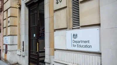 Uk School Mobile Phone Bans: UK introduces new school rules, bans ...