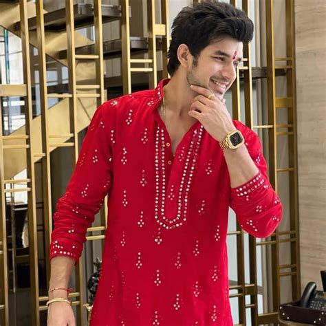 RED MIRROR EMBROIDERED WORK KURTA PAJAMA SET FOR MEN'S – Karma Kurta