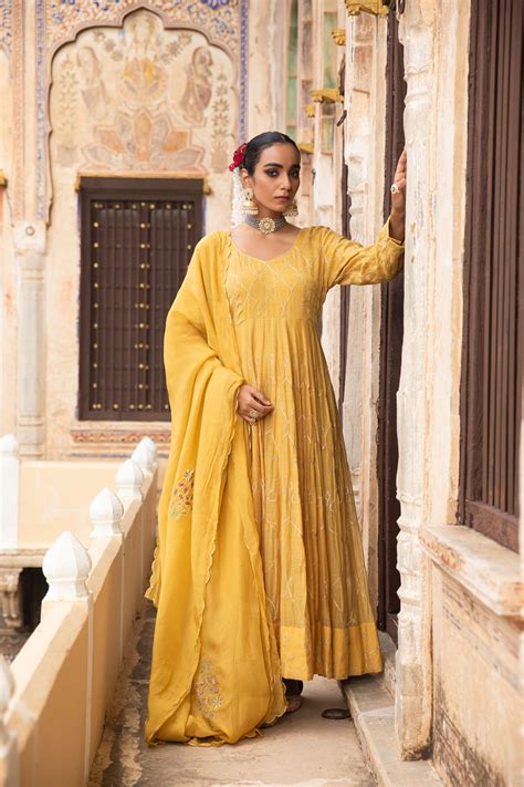 Amoree India : Shop Women Luxury Designer Clothes Online for Exclusive