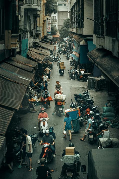People Standing Around 的图像结果