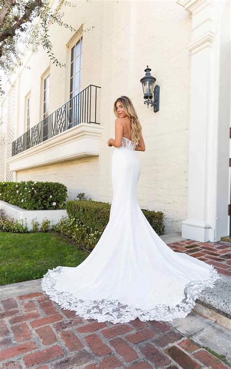 Finding the Column Wedding Dress of Your Dreams | True Society Bridal Shops