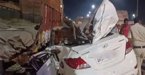 Andhra: Three killed in car crash on National Highway in Kakanida