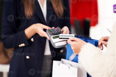 Shop Assistant 的图像结果