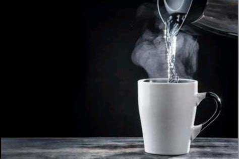 manfaat air putih panas bagi tubuh