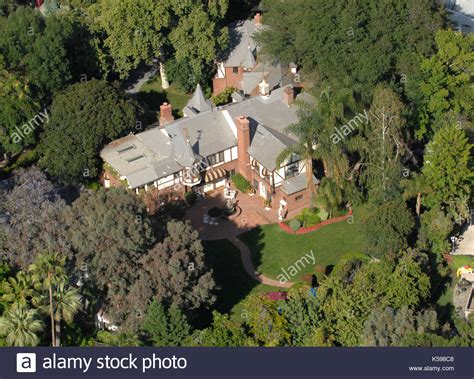 Michael Jackson Family Home California at Ricky Payne blog