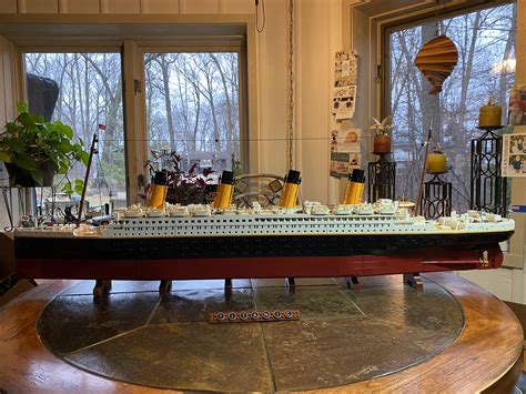 The RMS Titanic is done and she is absolutely so such beautiful Lego ...