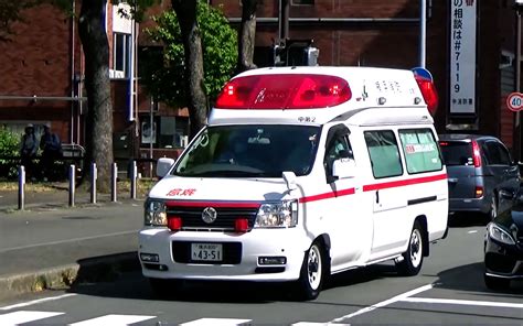 美国救护车使用风螺警报紧急出警视频 _网络排行榜