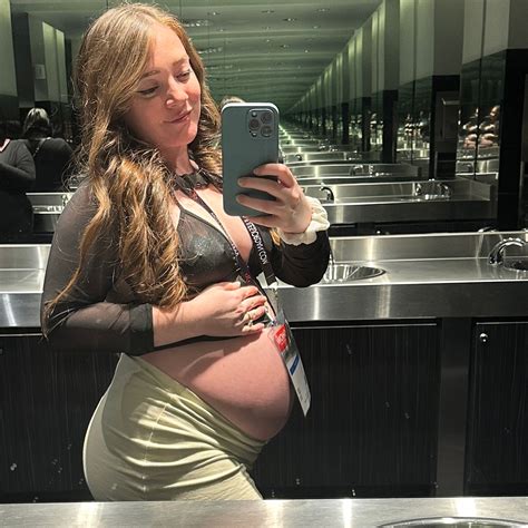 Renee Winter | I can’t get enough of this baby belly!🤰 | Instagram