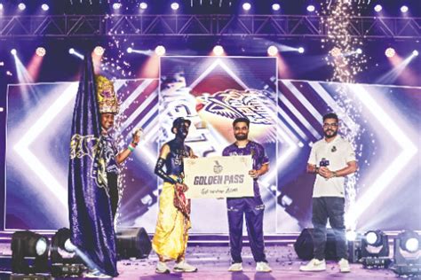 Painting Kolkata purple and gold