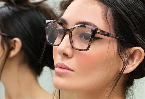 Square vs. Round Eyeglass Frames: Which Eyewear Suits Your Face Shape ...