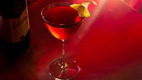 Bobby Burns - Classic Whisky Cocktails - Ballantine's