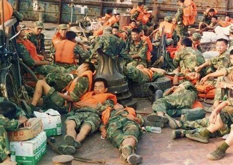 历史上的今天，1998年8月7日，长江特大洪水九江段决堤……_新浪新闻