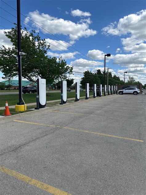 Naperville Crossings - Massage Envy | Naperville, IL | EV Station