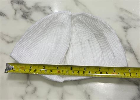 White skull cap in BB2 Blackburn für 4,00 £ zum Verkauf | Shpock DE