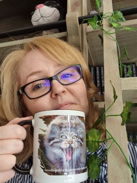 About Me – Suzanne Wright Author