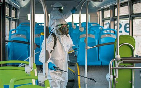 Desinfectar superficies y otras medidas inútiles contra el virus