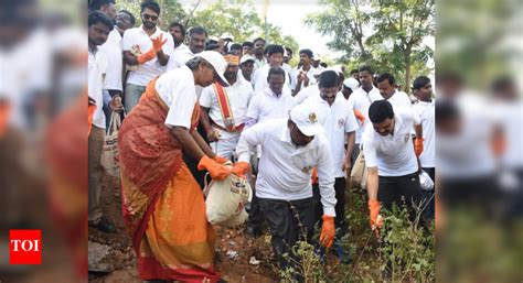 Gandhi Jayanti: Plogging drive held in Trichy | Trichy News - Times of ...