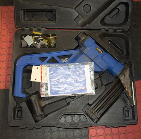 CAMPBELL HAUSFELD FLOORING NAILER.