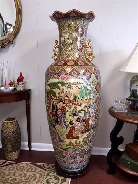 Black And Gold Chinese Vase at Jennie Mills blog