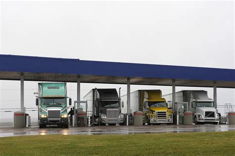 5 How To's for Improving Semi Truck Fuel Economy - Great West Casualty