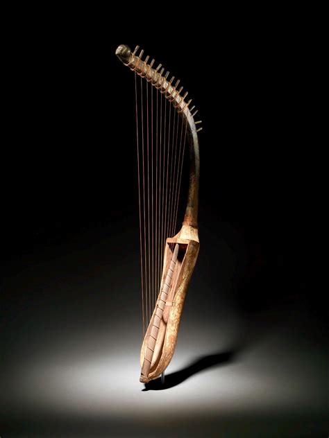 Arched harp (shoulder harp) - New Kingdom period (late dynasty 18 ...