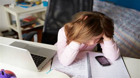 Kids with cell phones more at risk of cyberbullying