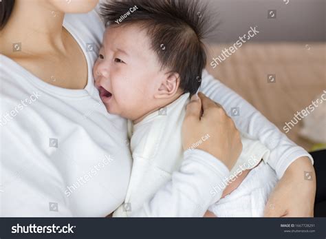 Newborn Cries Unless Breastfeeding at Elaine Osborn blog