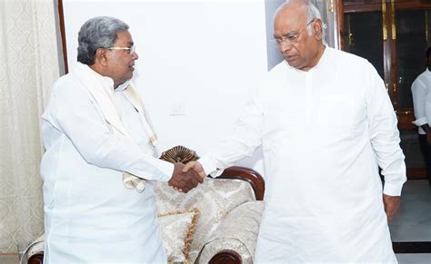 कर्नाटक में कितना पुराना है कांग्रेस का संकट, सिद्धारमैया और शिवकुमार ...