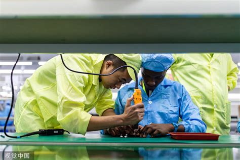 实拍非洲乌干达中国工厂，当地工人月工资500元，还算高薪一族-搜狐大视野-搜狐新闻