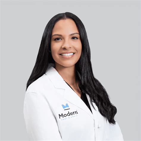 Dr. Elaine Felix | Expert Podiatrist Lake Nona & Kissimmee
