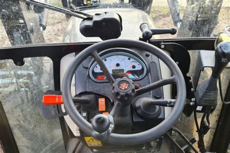 In schwarzer Lackierung: Massey Ferguson 3630 für 45.000 Euro ...