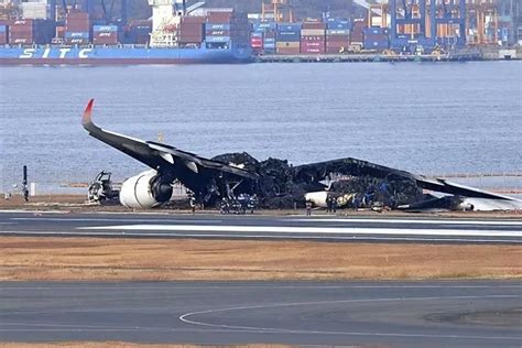 一天之内，超百架次航班被取消！日本撞机事件最新进展_损失_事故_客机