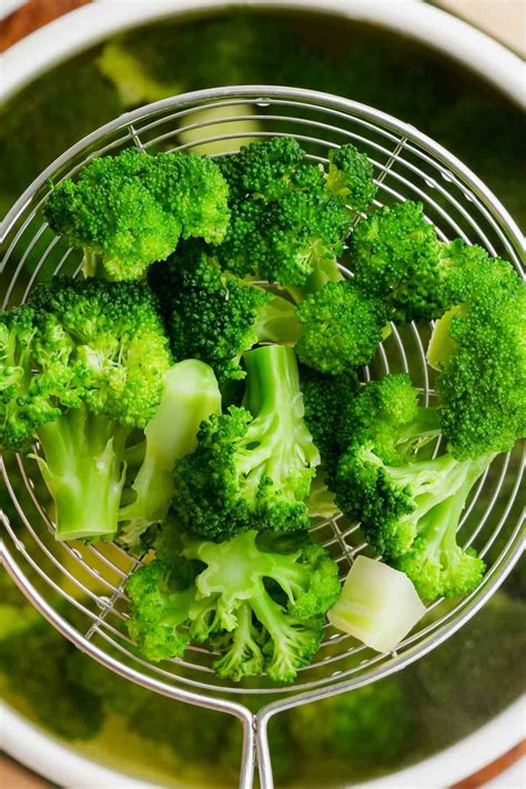 How to Blanch Broccoli (super quick, easy!) | Easy Wholesome