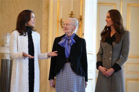 凯特王妃与丹麦女王合影时站姿引热议，网友：这才是真正的贵族 -6park.com