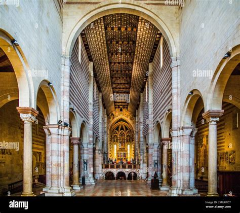 Three-nave nave, San Zeno Maggiore, one of the most beautiful ...