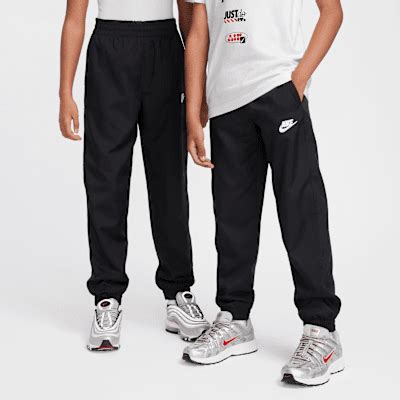 Nike Sportswear Club Older Kids' Woven Joggers. Nike IN