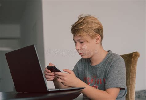 Boy Using Computer 的图像结果