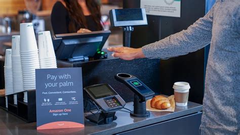 Amazon speeds up palm recognition payment - FashionNetwork India