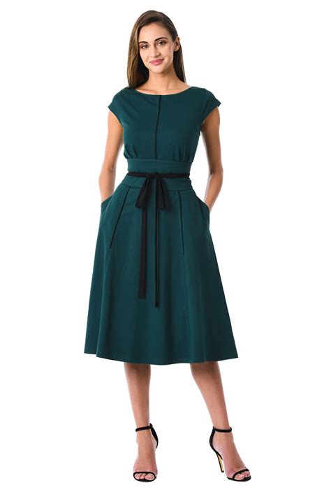 Contrast trim cotton knit dress | Knee length dress outfit, Below the ...