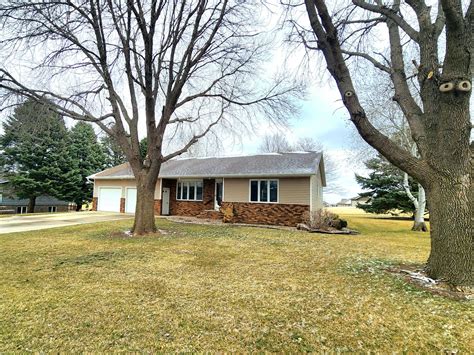 1920 3rd Ave. SE, Sioux Center, IA 51250 - 712 Realty